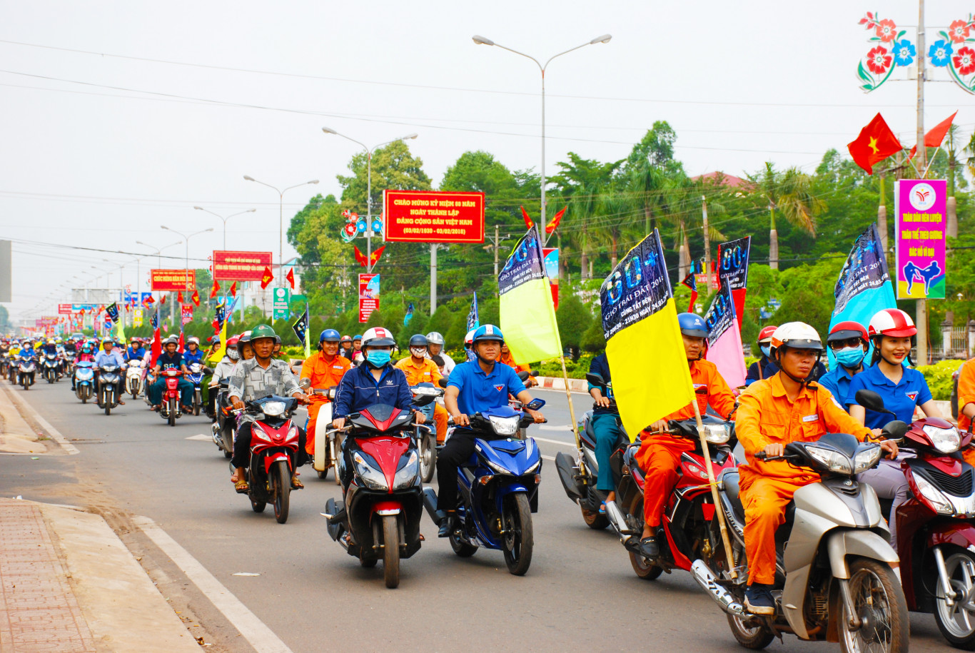 Diễu hành hưởng ứng tuyên truyền tiết kiệm năng lượng điện